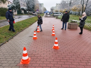 tor przeszkód dla osób z alkogoglami i narkogoglami.