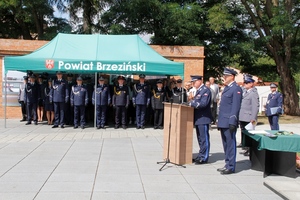 Przywitanie gości przez Komendanta Powiatowego Policji w Brzezinach.