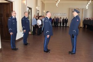 złożenie meldunku przez dowódcę uroczystości Komendantowi Wojewódzkiemu Policji w Łodzi.