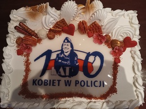 tort okolicznościowy na 100 lecie kobiet w Policji.