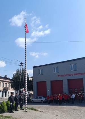 podniesienie flagi państwowej.