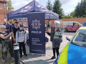 stoisko policyjne.