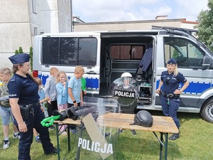 stoisko policyjne.