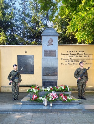 pomnik marszałka.