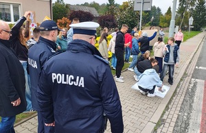 malowanie piktogramów przez uczniów.