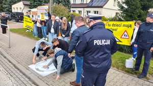 malowanie piktogramów przez uczniów.