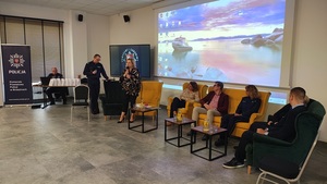 wystąpienia poszczególnych prelegentów.