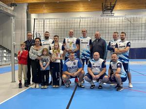 Drużyna Komendy Powiatowej Policji w Brzezinach wraz z zaproszonymi gośćmi.