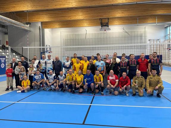 Uczestnicy turnieju wraz z zaproszonymi gośćmi.