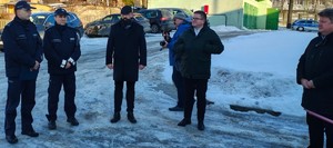 Komendanci wraz z gośćmi.