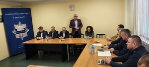 Przemawiający wicestarosta Powiatu Brzezińskiego.