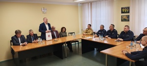 Burmistrz Miasta Brzeziny przemawia podczas odprawy rocznej.