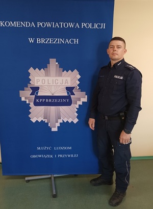 aspirant Rafał Jóźwicki - dzielnicowy Miasta i Gminy Jeżów - rejon służbowy numer 5.