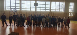 Laureaci konkursu wraz z Komendantem Powiatowym Policji w Brzezinach.