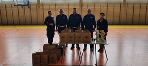 Komendant Powiatowy Policji wraz z Naczelnikiem Ruchu Drogowego oraz wicestarostą oraz nagrody dla zwycięzców.