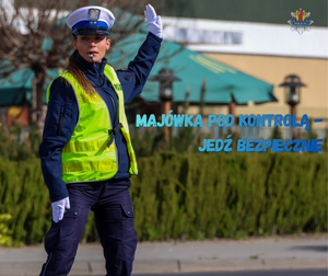 Bezpieczna Majówka z umundurowanym funkcjonariusza.