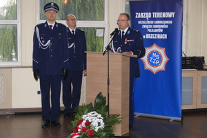 Przywitanie gości i przemówienie Komendanta Powiatowego Policji w Brzezinach inspektora Radosława Malanowskiego.