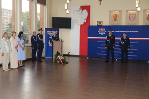 Komendant Powiatowy Policji w Brzezinach wraz z Zastępcą Komendanta Wojewódzkiego Policji w Łodzi oraz I Zastępcą Komendanta Powiatowego Policji w Brzezinach.