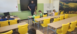 Test wiedzy o bezpieczeństwie wykonywany przez uczniów.